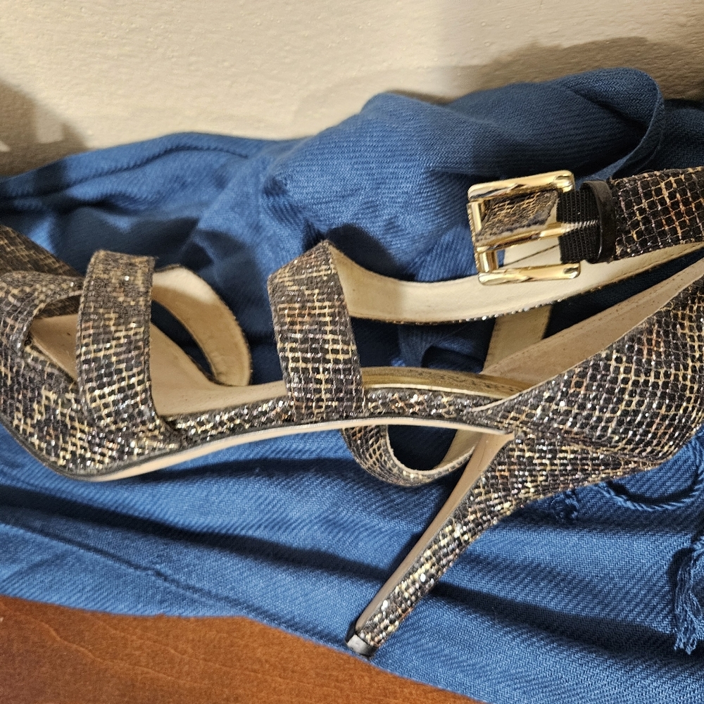 Heels - Picture 4 of 4